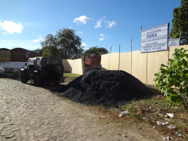 Prefeito visita obras de Unidade Básica de Saúde em Floriano.(Imagem:FlorianoNews)