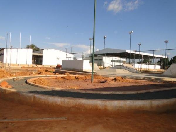 Obras da Praça da Juventude em Oeiras.(Imagem:FlorianoNews)