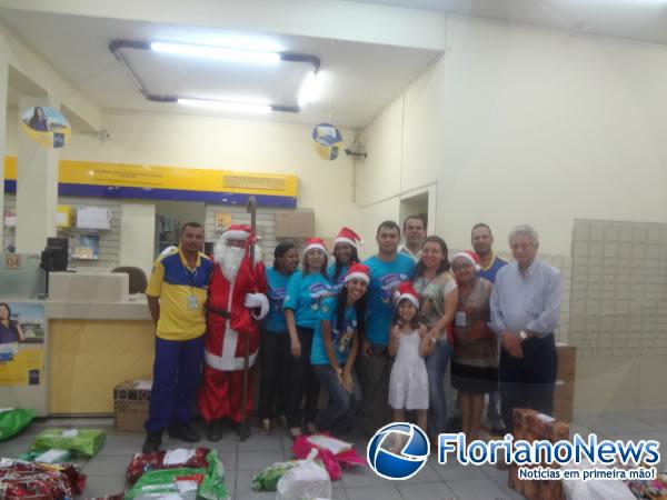Papai Noel dos Correios realiza entrega de presentes em Floriano(Imagem:FlorianoNews)