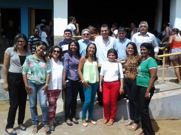 Prefeito Gilberto Júnior inaugura poço na escola da Comunidade Pilões.(Imagem:Waldemir Miranda)