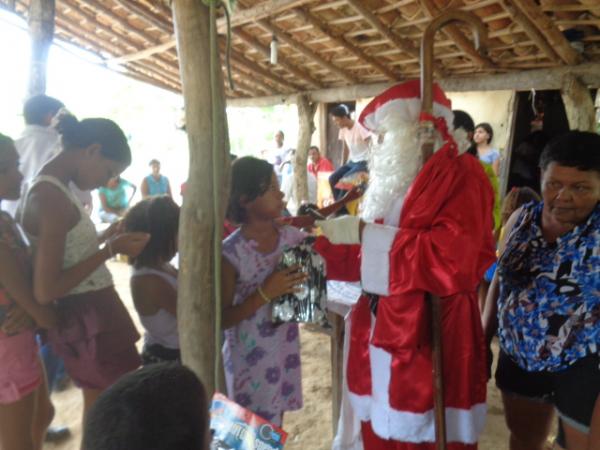 Papai Noel chega mais cedo na zona rural de Floriano.(Imagem:FlorianoNews)