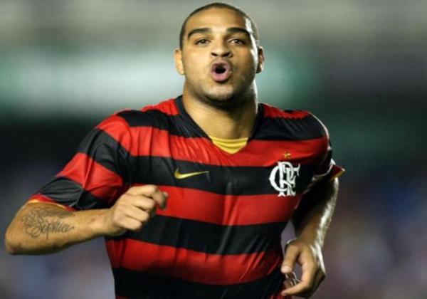 Adriano afirma desejo de voltar a vestir a camisa do Flamengo em 2018.(Imagem:Yahoo)