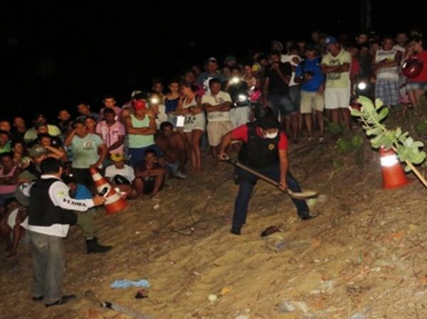 Peritos do IML estiveram no local e fizeram a remoção do corpo.(Imagem:Daniel Santos/Proparnaiba)