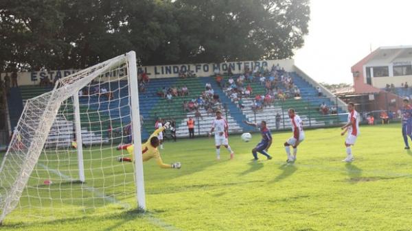 Piauí x 4 de Julho - Campeonato Piauiense 2013.(Imagem:Náyra Macêdo/GLOBOESPORTE.COM)