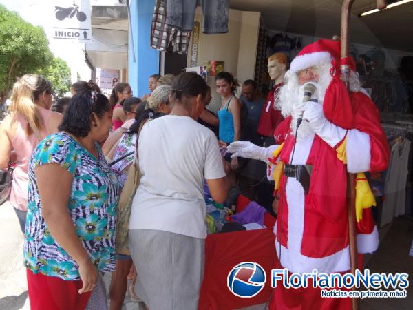 Consumidores aproveitaram o saldão de Natal na loja Lar Paraty.(Imagem:FlorianoNews)