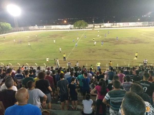 Com estádio lotado, Cori-Sabbá e Oeirense permanecem no 1 a 1 em Floriano.(Imagem:FlorianoNews)