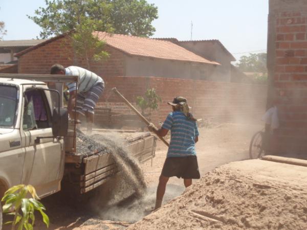 Comunidade realiza mutirão para construção da Igreja de Nossa Senhora Aparecida.(Imagem:FlorianoNews)