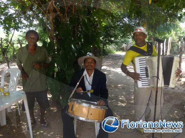 Atores da ?Paixão de Cristo? participaram de almoço na localidade Morrinhos.(Imagem:FlorianoNews)