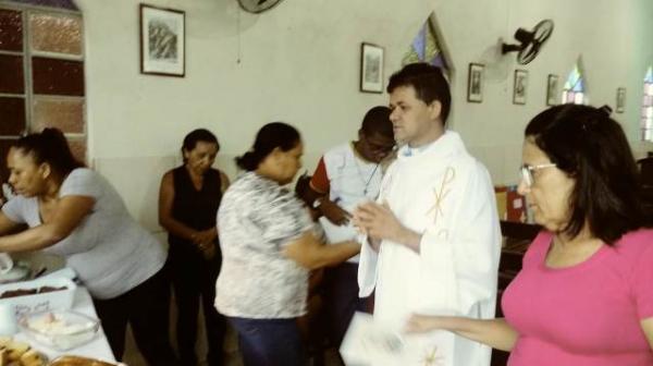 Bairro Rede Nova realiza abertura dos festejos em honra a Santa Luzia.(Imagem:FlorianoNews)