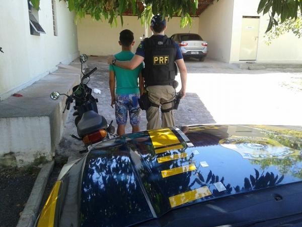 PRF apreende adolescente conduzindo motocicleta em Piracuruca.(Imagem:PRF)