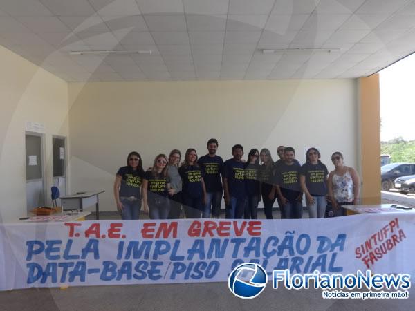 Servidores técnico-administrativos em educação da UFPI deflagram greve em Floriano.(Imagem:FlorianoNews)