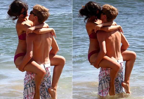 Astro teen foi fotografado trocando beijos e carinhos com Selena Gomez, no Havaí(Imagem:Reprodução)
