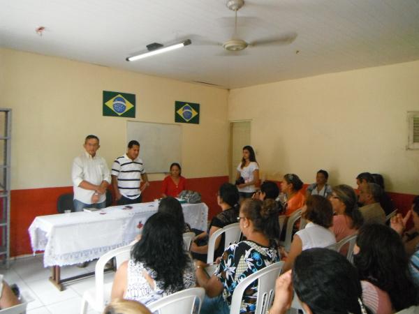 Prefeito Gledyson Resende realiza reunião com classe educacional.(Imagem:FlorianoNews)