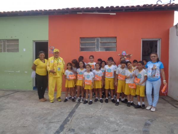 Alunos da Escola Mega de Floriano tem aula sobre a Bíblia.(Imagem:FlorianoNews)