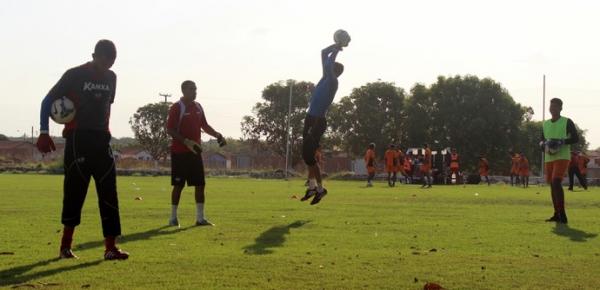 Goleiro Naylson é poupado de treino.(Imagem: André Leal)