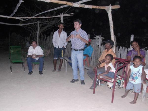 Oscar Proc&oacute;pio participa de reuni&atilde;o na zona rural de Floriano.(Imagem:Assessoria de Comunica&ccedil;&atilde;o)