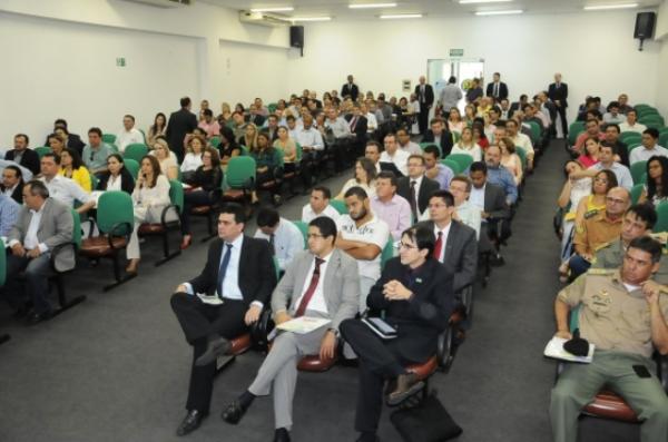 Governador participa de seminário sobre gestão pública na APPM.(Imagem:Francisco Leal)