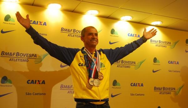 Além das medalhas olímpicas (bronze e Coubertin), Vanderlei tem dois ouros pan-americanos.(Imagem:Marcos Guerra)