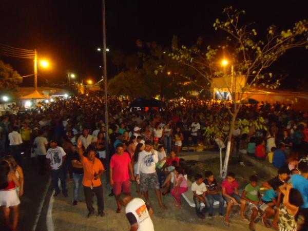 Festa da Virada reúne milhares de baronenses para comemorar chegada de 2016.(Imagem:FlorianoNews)