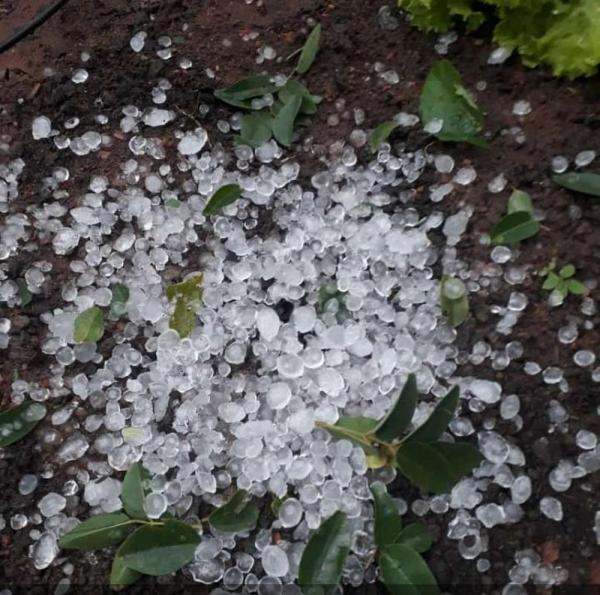 Chuva de granizo registrada em Currais, no Sul do Piauí(Imagem:Arquivo Pessoal/Paulo Cunha)