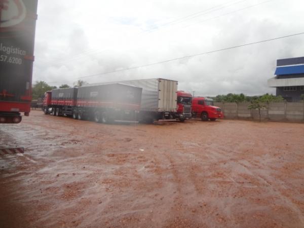 Caminhoneiros reclamam do desconforto de Atacado em Barão de Grajaú.(Imagem:FlorianoNews)