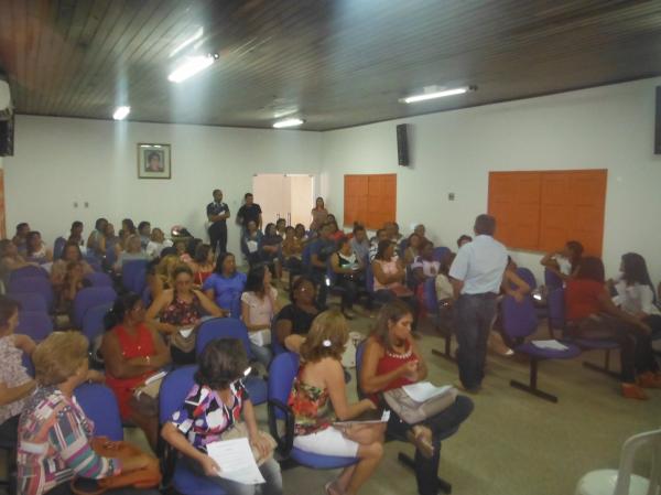 Sec. de Educação realizou reunião com diretores das escolas municipais.(Imagem:FlorianoNews)