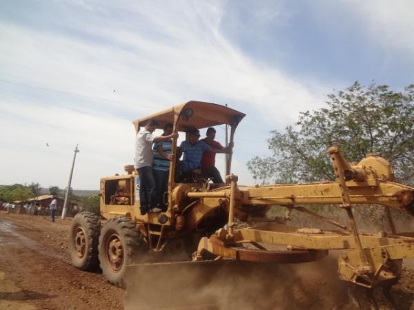 Prefeitura visita obras de recuperação em estradas.(Imagem:FlorianoNews)