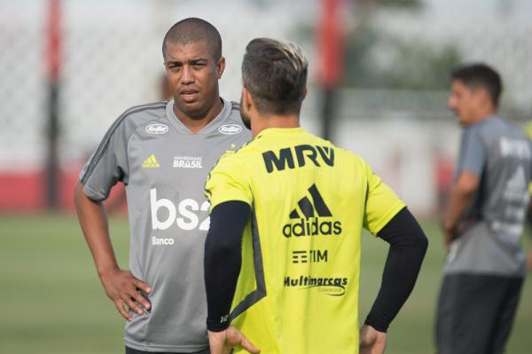 Marcelo Salles não conta com Diego na partida contra o CSA.(Imagem:Alexandre Vidal / Flamengo)