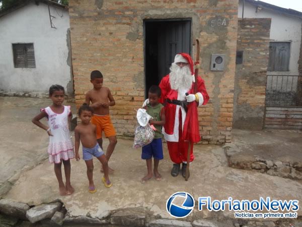 Papai Noel dos Correios inicia entrega dos presentes em Floriano.(Imagem:FlorianoNews)