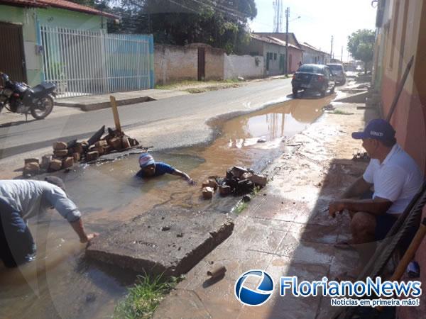 Rompimento de tubulação provoca nova falta d'água em Floriano.(Imagem:FlorianoNews)