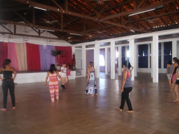 Izabell Lins está ministrando Workshop de Dança do Ventre em Floriano.(Imagem:FlorianoNews)