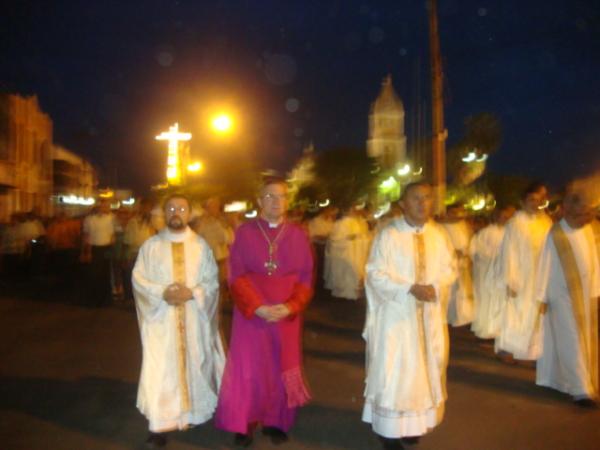 Pe. Cícero, Dom Valdemir e Pe. Adalberto conduzindo a Procissão de São Pedro de Alcantara(Imagem:redação)