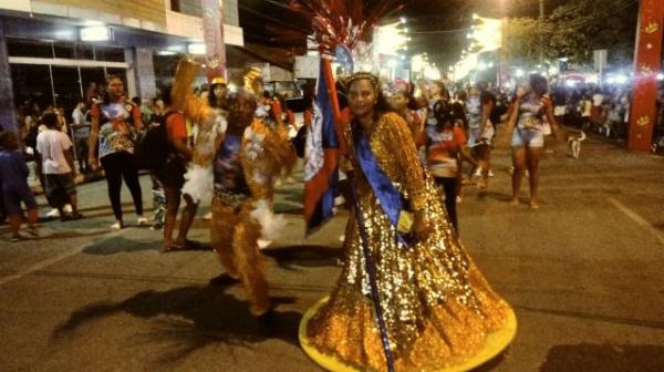 Escolas do Grupo de Acesso de Floriano desfilam na Avenida Getúlio Vargas.(Imagem:FlorianoNews)