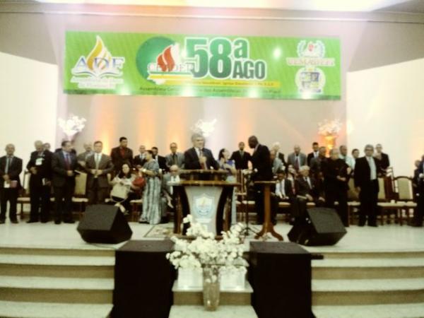 Fieis lotam igreja na abertura de congresso das Assembleias de Deus em Floriano.(Imagem:FlorianoNews)