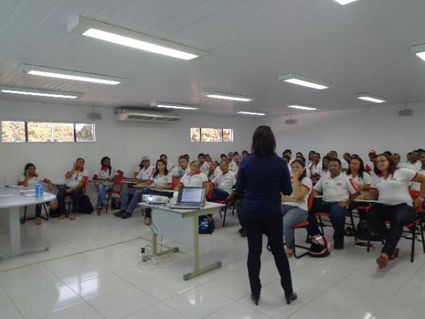 Funcionários da Cajueiro Motos participaram de treinamento sobre Gestão de Pessoas e Recursos Humanos.(Imagem:FlorianoNews)