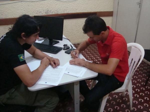 Brigada de incêndio de Floriano assina contratos com IBAMA.(Imagem:Manuela Simplício)