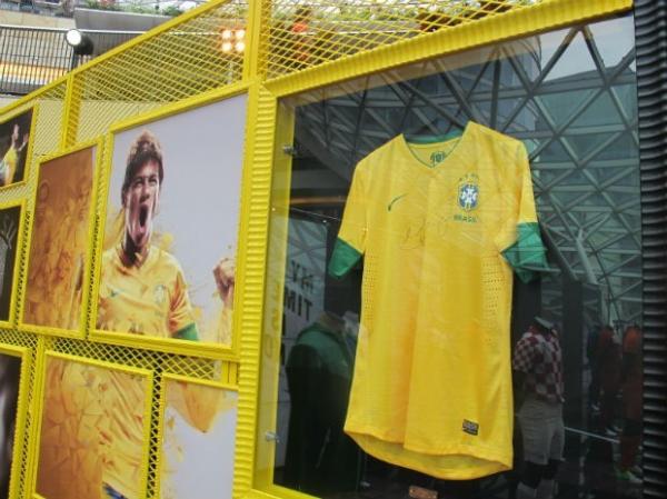 Neymar ganha destaque em exposição na cidade de Varsóvia.(Imagem:Marcos Felipe / GLOBOESPORTE.COM)