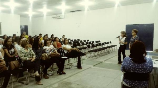 Seduc realiza reunião com gestores de escolas e conselheiros escolares.(Imagem:FlorianoNews)