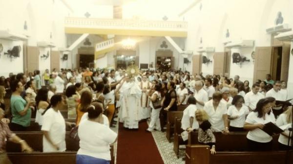 Procissão de Corpus Christi reúne multidão na Catedral de Floriano.(Imagem:FlorianoNews)