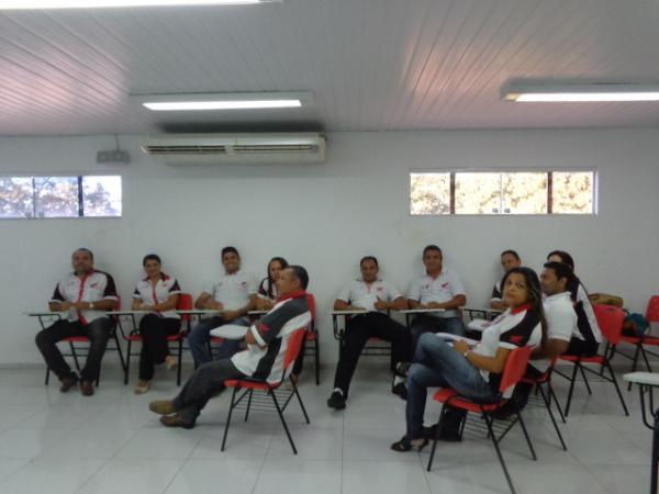 Consultores da Cajueiro Motos participaram de treinamento em Floriano.(Imagem:FlorianoNews)