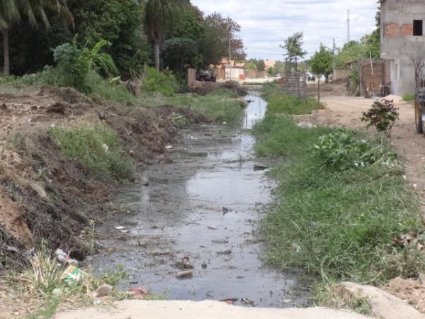 Prefeitura de Floriano realiza limpeza da galeria para evitar alagamentos.(Imagem:FlorianoNews)