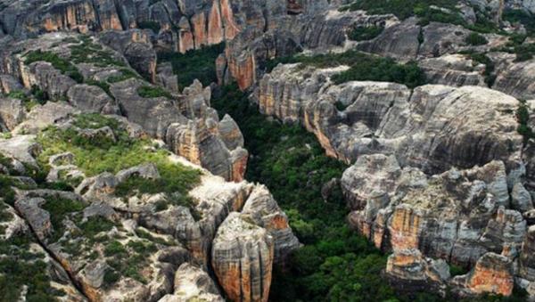 Cravado no sertão piauiense, Parque Nacional da Serra da Capivara tem 130 mil hectares.(Imagem:FUNDHAM)