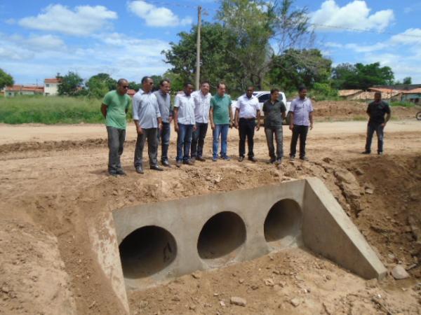 Joel Rodrigues e o Secretário de Estado dos Transportes visitam obras de 12 milhões em Floriano.(Imagem:FlorianoNews)