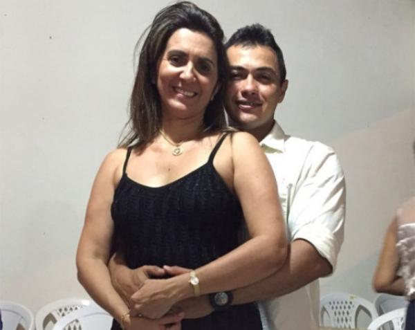 Na foto, Maria Ocionira e o cabo Claudemir Sousa.(Imagem:Reprodução)