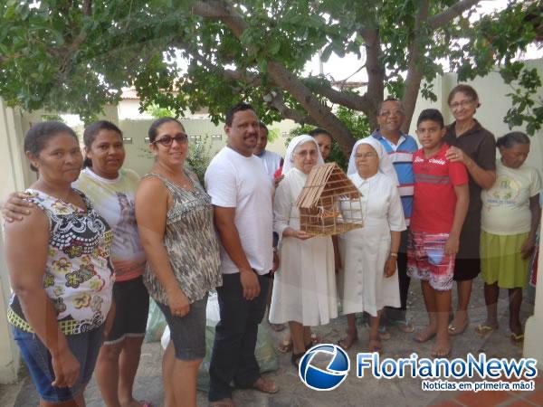 Na véspera do Natal Igreja distribui cestas básicas para famílias carentes.(Imagem:FlorianoNews)