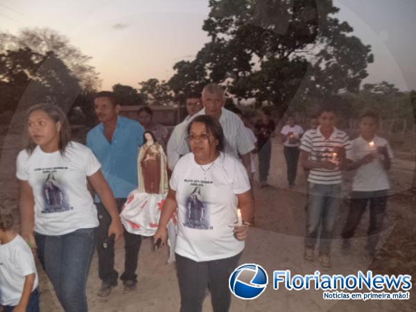 Procissão marca encerramento do festejo de Santa Teresinha na zona rural de Floriano.(Imagem:FlorianoNews)