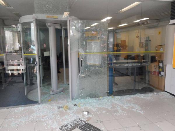 Bando faz tiroteio, assalta banco e leva gerente e clientes como reféns no PI.(Imagem:Divulgação)