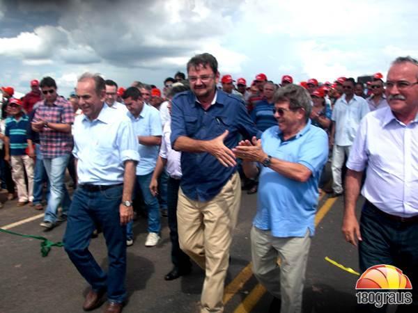 Gustavo Neiva participou da entrega da primeira etapa de pavimentação entre Gilbués e Santa Filomena.(Imagem:180graus)