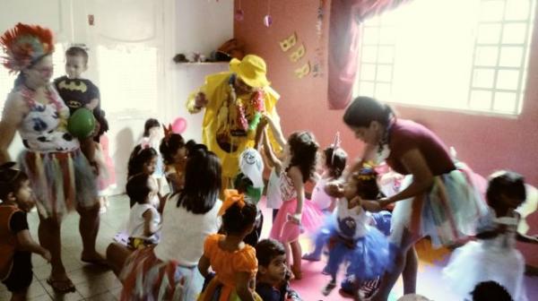 Hotelzinho Recreativo Escadinha do Saber realiza baile de carnaval com as crianças.(Imagem:FlorianoNews)