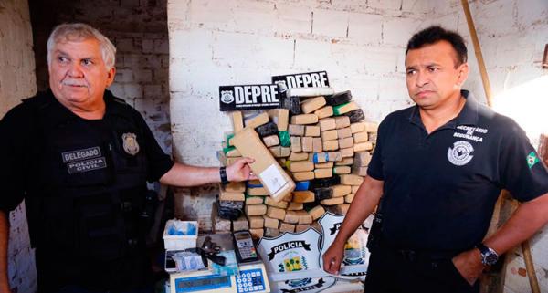  Casa servia de depósito para 200 kg de droga e traficante aceitava cartão de crédito. (Imagem:Divulgação)